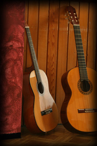 Zwei klassische Gitarren aus der Gitarrenschule Kuhlmann